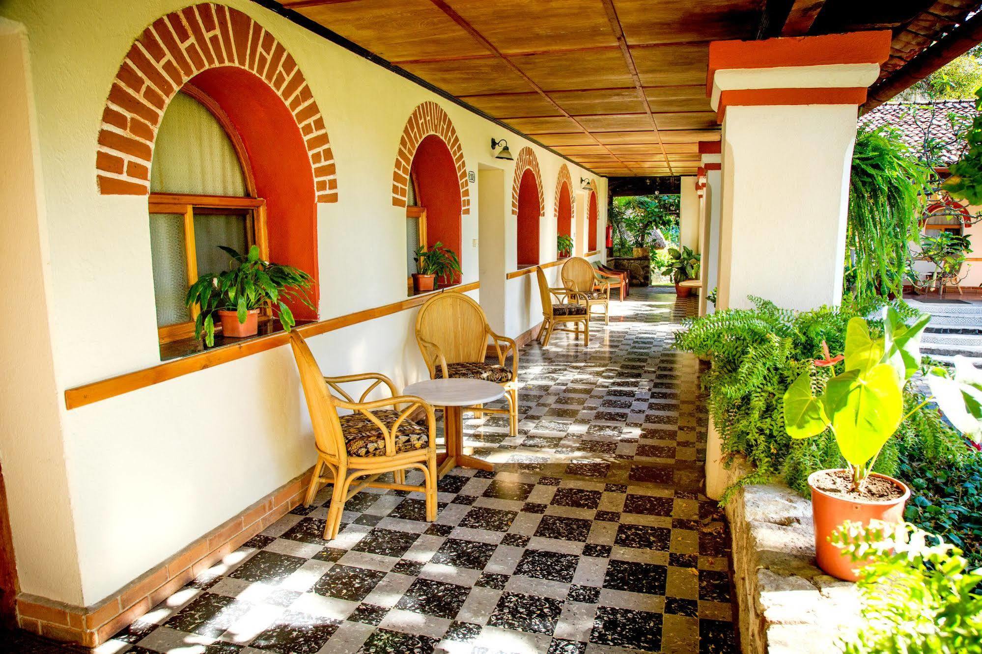 Regis Hotel Panajachel